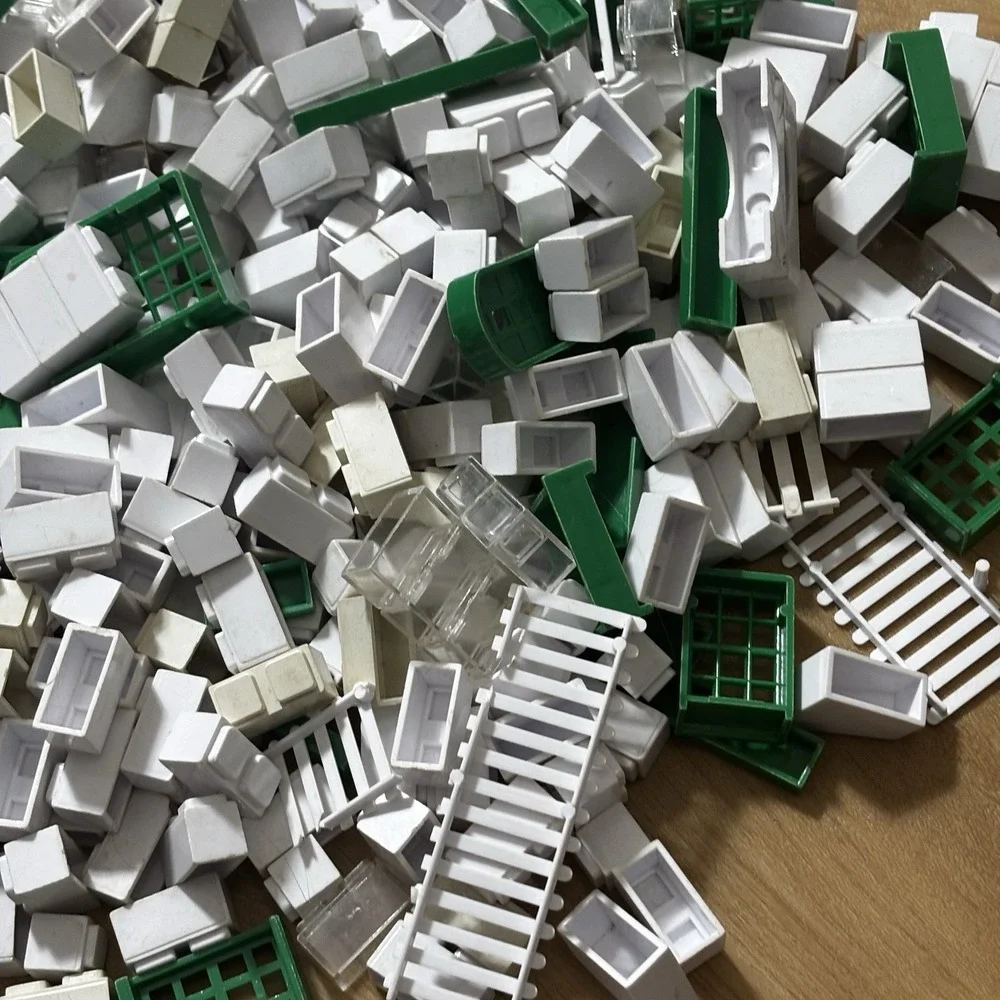VTG 50s BLOCK CITY Plastic Blocks 600 Pcs Building White Green Clear Fences Door